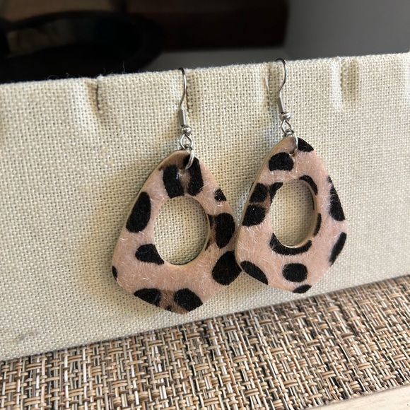Leopard earrings - Picture 4 of 4